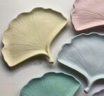 ⁦صينية مجوهرات بتصميم ورقة القيقب⁩ - الصورة ⁦5⁩